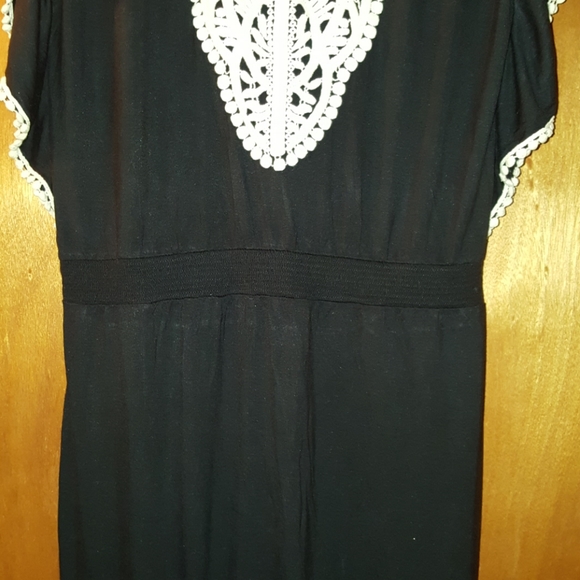 Black and white short sleeve dress - Picture 3 of 6